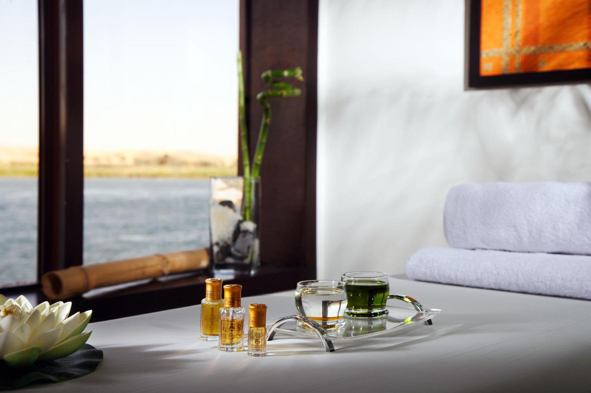 Moevenpick Royal Lotus Nile Cruise, Every Monday Four Nights From Luxor, Every Friday Three Nights From Aswan - Including Excursions & Sightseeing エクステリア 写真